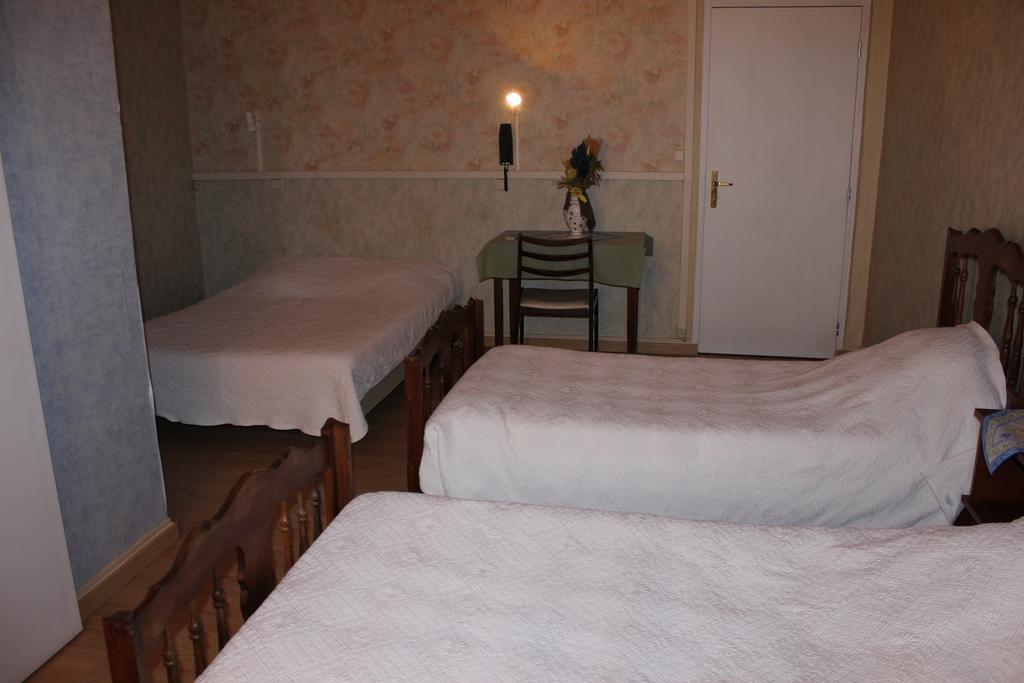 Hotel Restaurant La Camargue Salin-de-Giraud Room photo