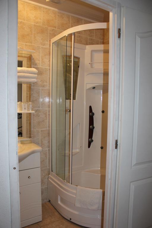 Hotel Restaurant La Camargue Salin-de-Giraud Room photo