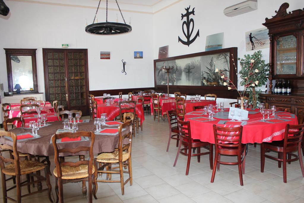 Hotel Restaurant La Camargue Salin-de-Giraud Exterior photo
