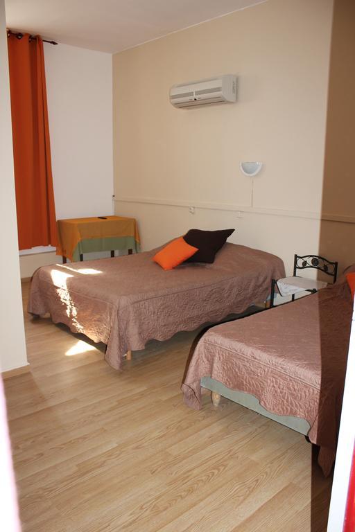 Hotel Restaurant La Camargue Salin-de-Giraud Room photo