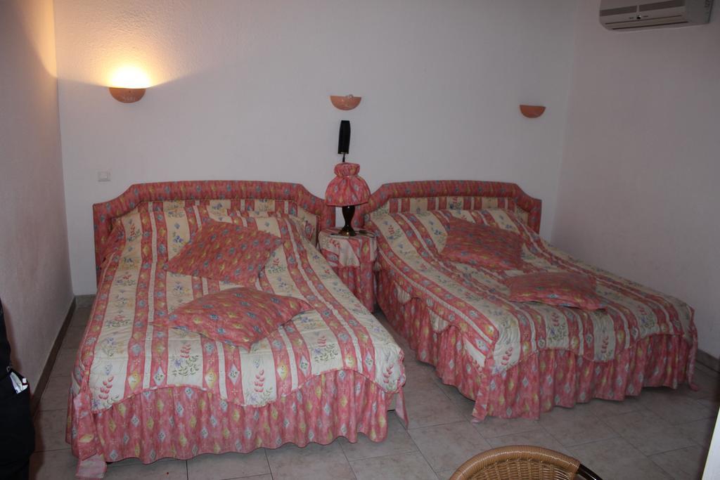 Hotel Restaurant La Camargue Salin-de-Giraud Room photo